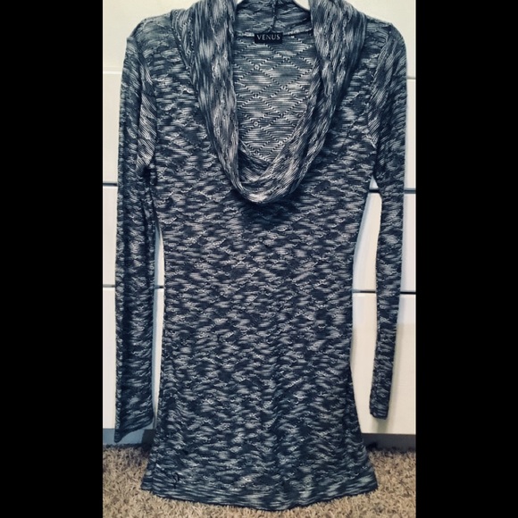 FREE w/any Purchase ~VENUS Black & White Tunic - Picture 1 of 5